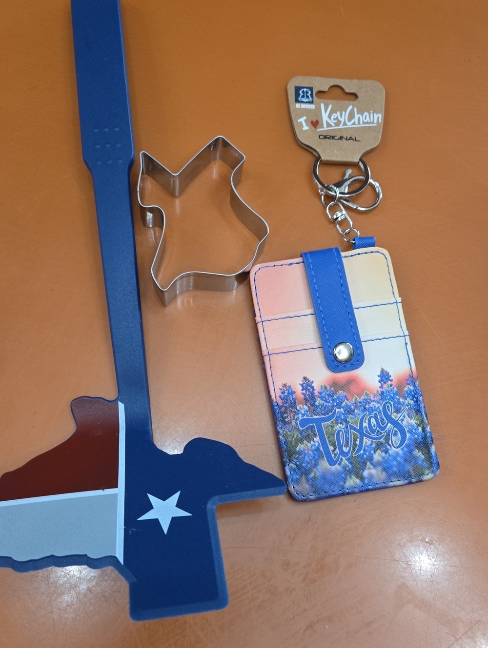 Texas Themed Lot: Robin Ruth Floral Card Holder Keychain,Spatula & Cookie Cutter